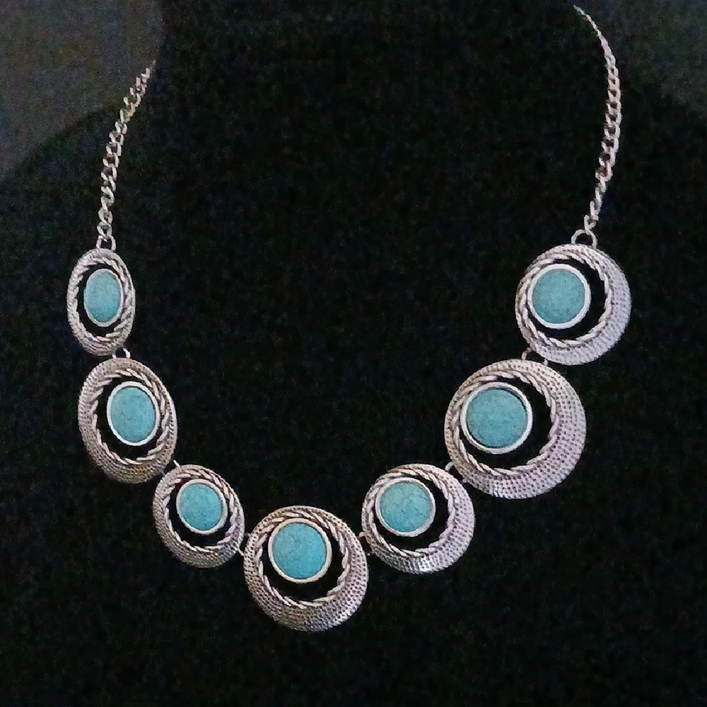 Silver-Turquoise Necklace Set - Picture 4 of 5